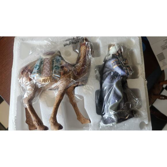 Thomas Kinkade Nativity Set โ King Balthazar & Camel โ Mint w/ COA - Picture 2 of 4